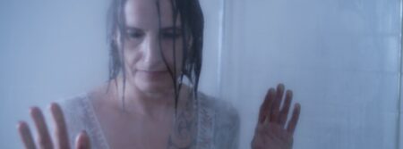 Titelbild Musikvideo zum Song Cup of Black Tears von Maja Roedenbeck